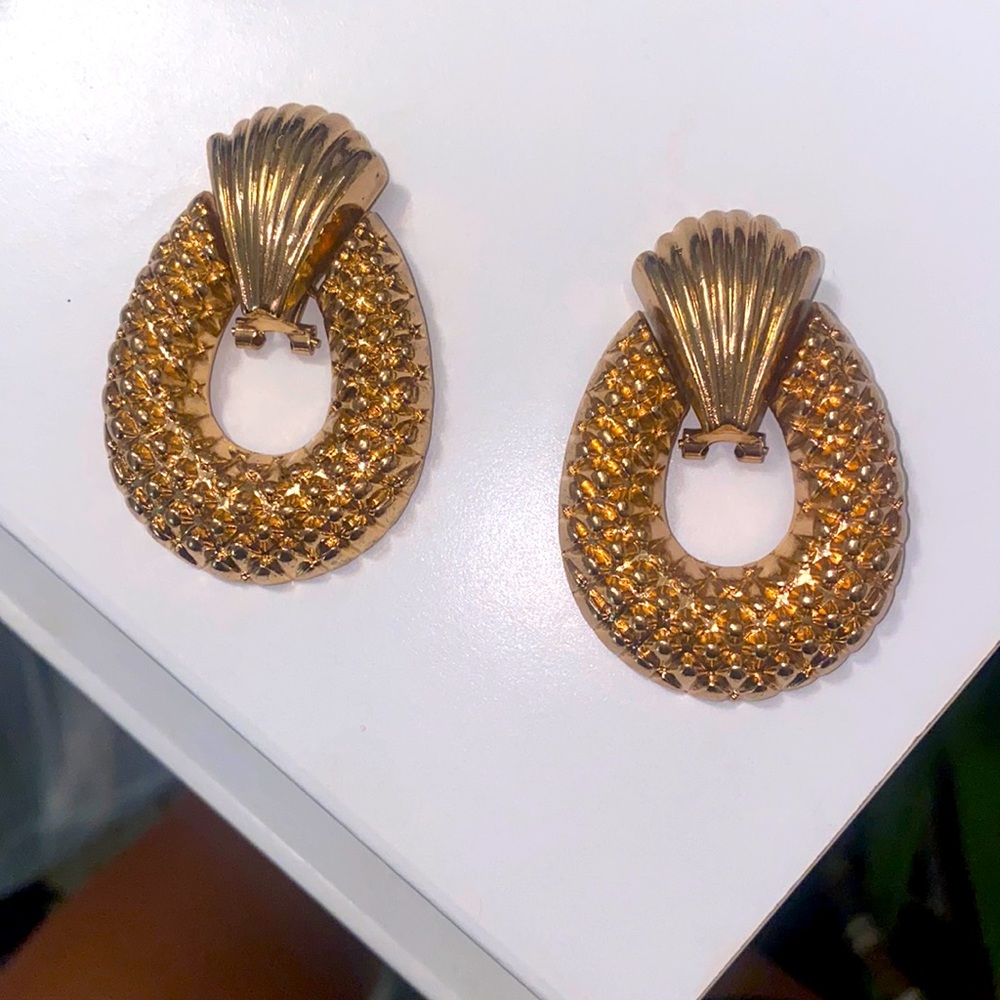 Gold Pineapple earrings!